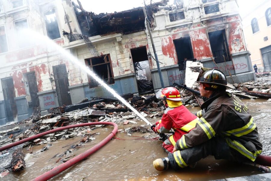 Ministra de Cultura inspeccionó daños ocasionados por incendio en casona del Centro Histórico de Lima