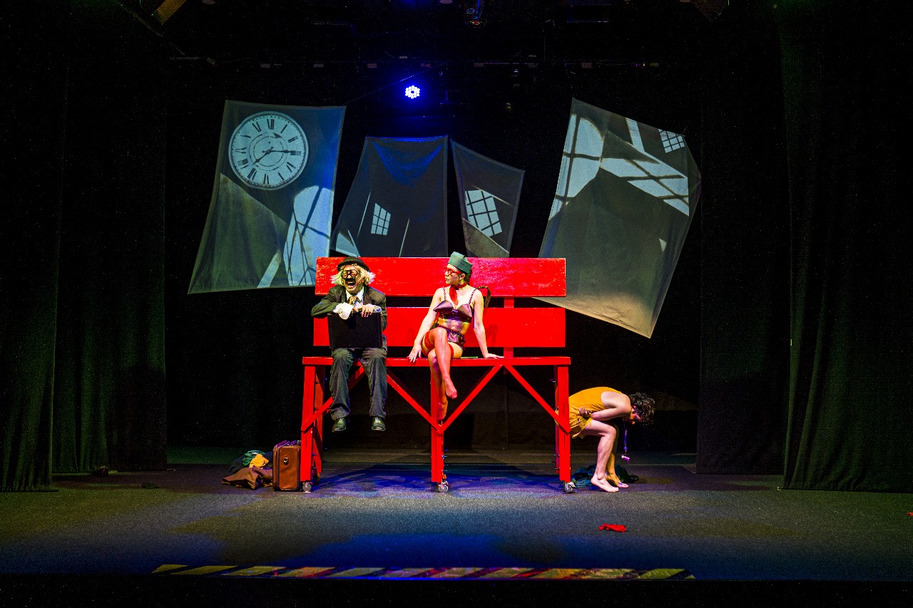 Obra teatral: "SIN VERGÜENZA", escrita por Renzo Abrill y dirigido por Miguel Seminario y Emilio Aguirre 1 sin v