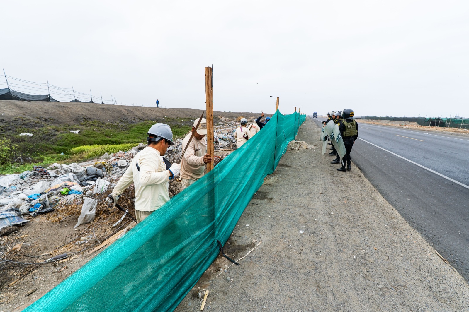 Ministerio de Cultura retira estructuras ilegales en área intangible del Complejo Arqueológico Chan Chan 1 Chan Chan