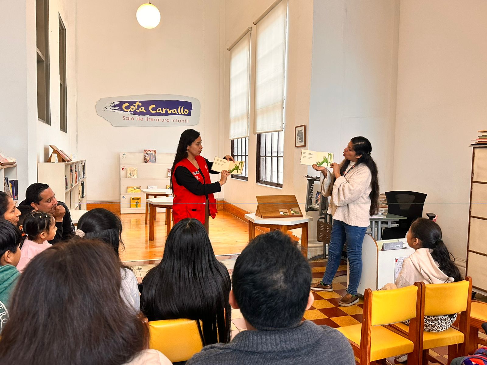 Libros cartoneros feria educativa Jose Maria Arguedas