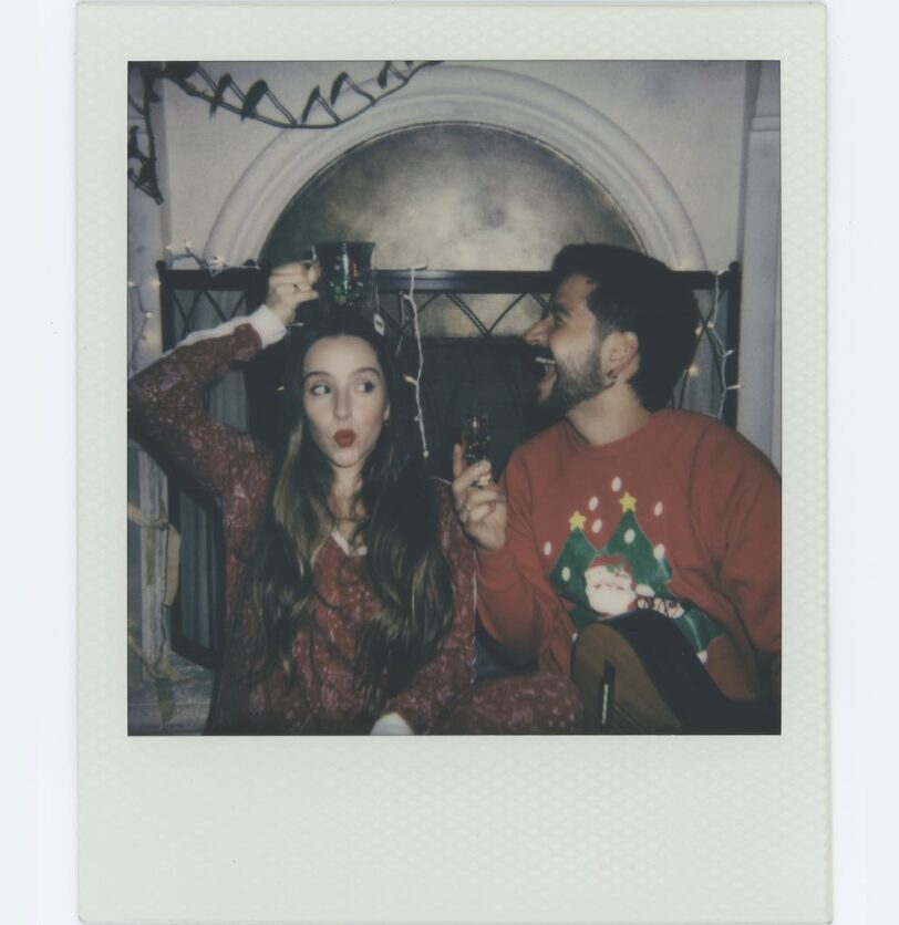 Camilo & Evaluna presentan una canción navideña: “Navidad en Cada Esquina (It's Beginning To Look A Lot Like Christmas)” 1 camilo