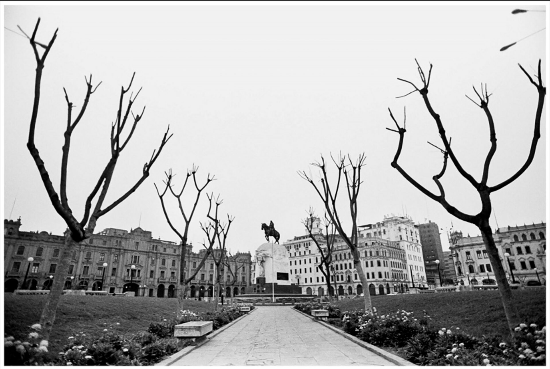 Herman Schwarz Paisaje Humano Fotografia analogica 19 x 28 cm imagen 37 x 47 cm Con marco