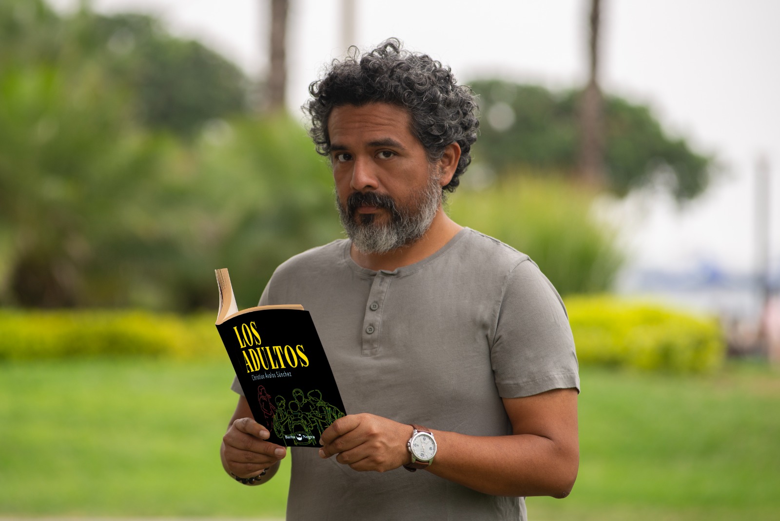 El difícil tránsito hacia la adultez en la primera novela de Christian Ávalos: "Los adultos" 1 Christian Avalos 2
