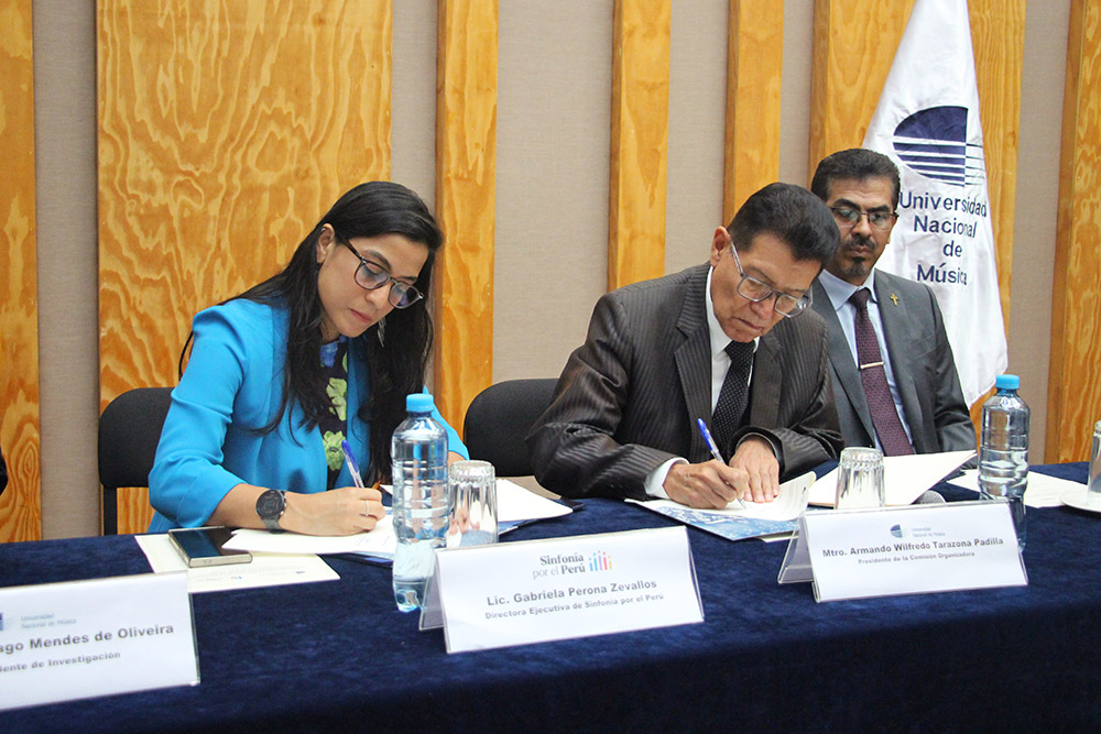 Universidad Nacional de Musica firmo convenio interinstitucional con Sinfonia por el Peru